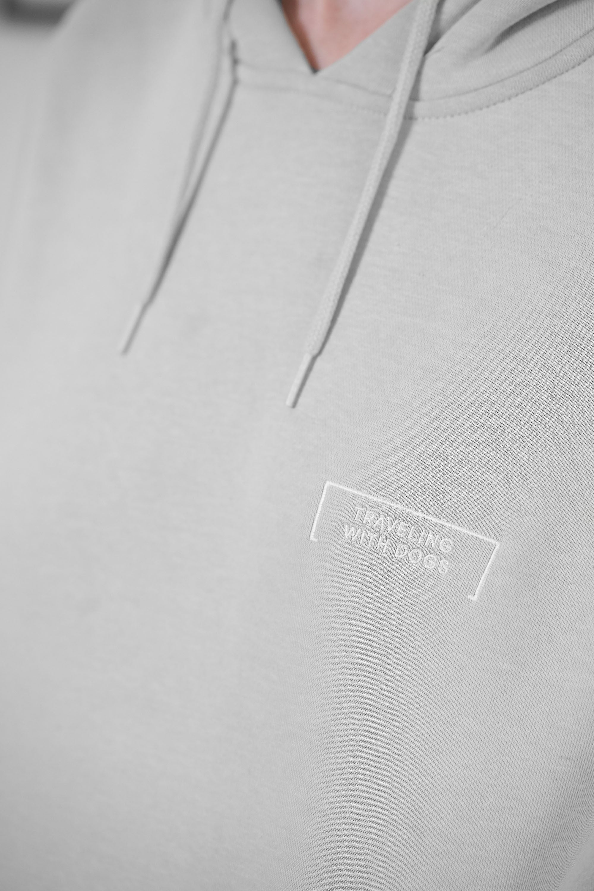 Kapuzen-Pulli „Traveling with Dogs“